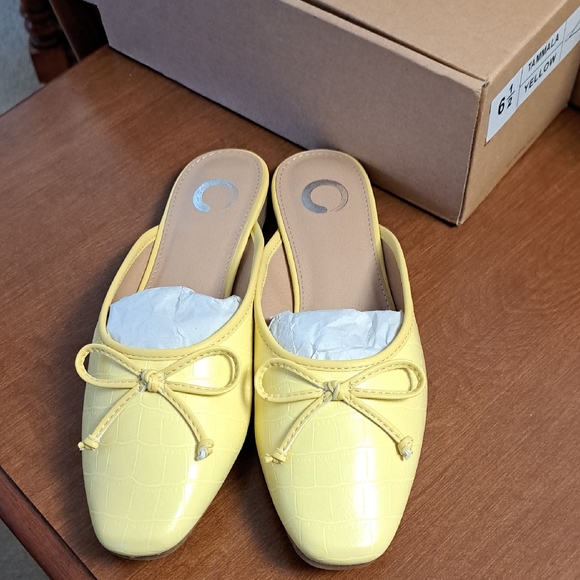 INC International Concepts Shoes - Yellow Women’s Bow-Accent Slip-On Mules 6.5
